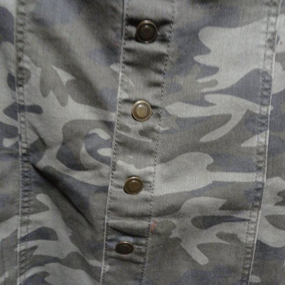 Faded Glory Camo button front Shirt EUC 12~Summer camping wear. - Picture 3 of 4